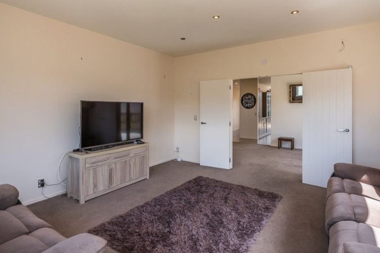 Photo of property in 61 Quadrant Heights, Paraparaumu, 5032