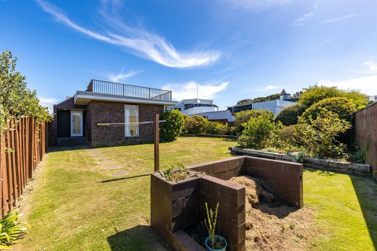 Photo of property in 14 Scott Street, Moturoa, New Plymouth, 4310
