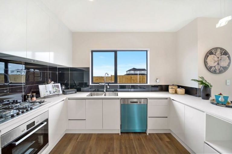 Photo of property in 78 Twin Parks Rise, Papakura, 2110