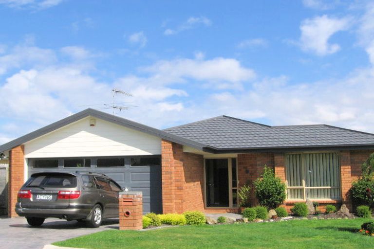 Photo of property in 5 Sunvista Avenue, Oteha, Auckland, 0632