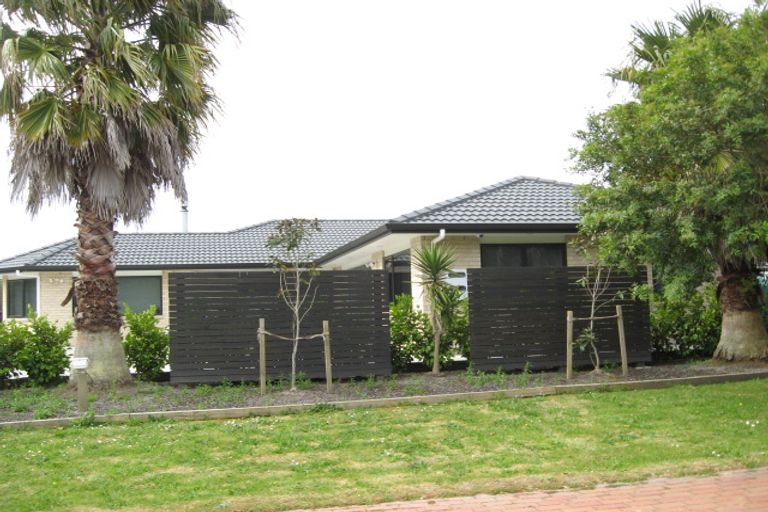 Photo of property in 2 Buttercup Place, Waimauku, 0812