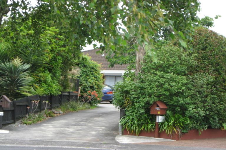 Photo of property in 18 Foxbridge Lane, Conifer Grove, Takanini, 2112