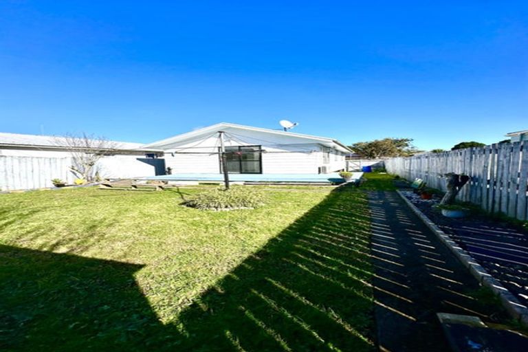 Photo of property in 2/18 Kennington Drive, Clendon Park, Auckland, 2103