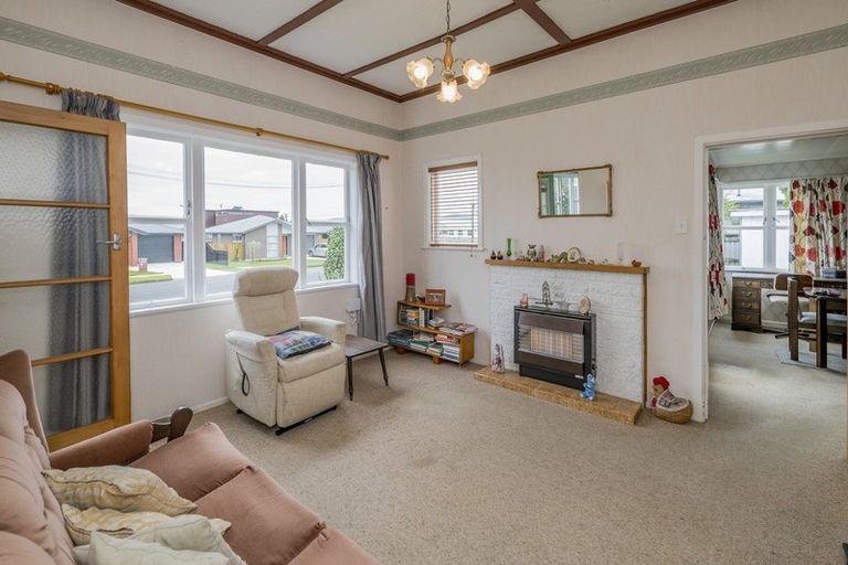 Photo of property in 17 Devon Street, Levin, 5510