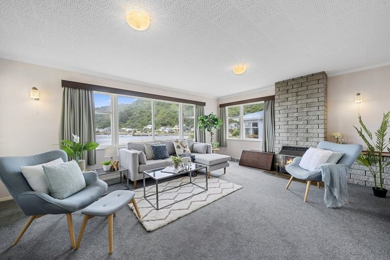 Photo of property in 81 Breaker Bay Road, Breaker Bay, Wellington, 6022