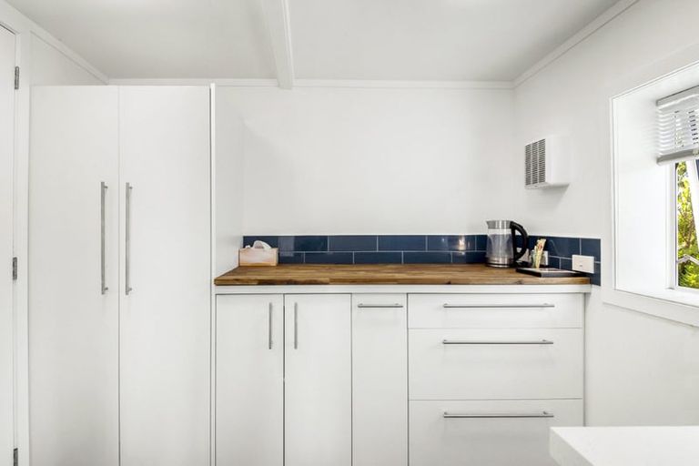 Photo of property in 1/27 Sandown Road, Rothesay Bay, Auckland, 0630