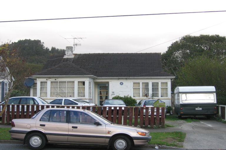 Photo of property in 118 Molesworth Street, Taita, Lower Hutt, 5011