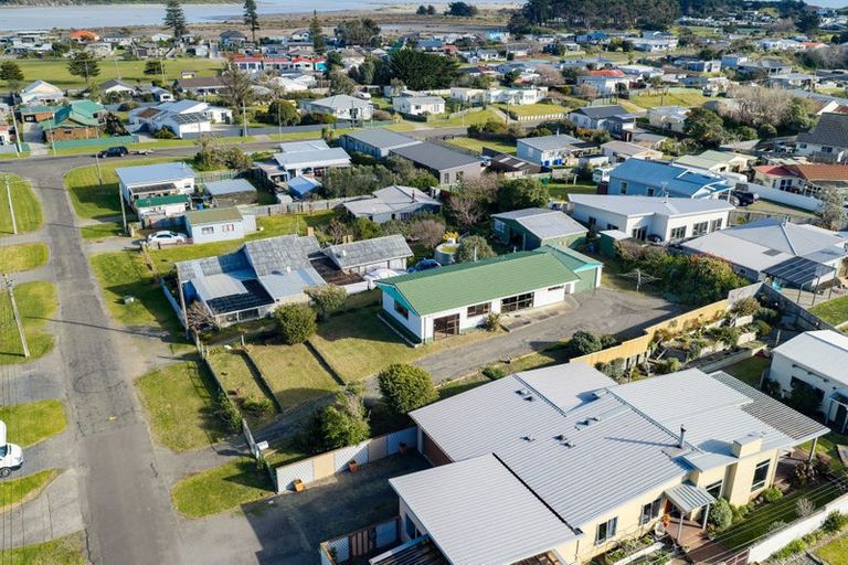 Photo of property in 6 Warren Street, Foxton Beach, Foxton, 4815