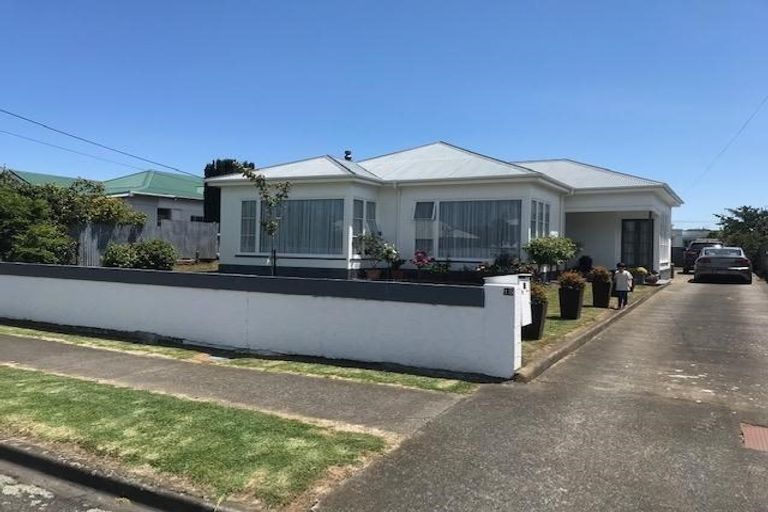 Photo of property in 15 Collins Street, Hawera, 4610