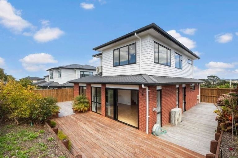Photo of property in 42 Accolage Boulevard, Kumeu, 0810