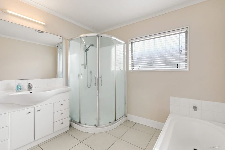 Photo of property in 12 Mulu Place, Fairview Heights, Auckland, 0632