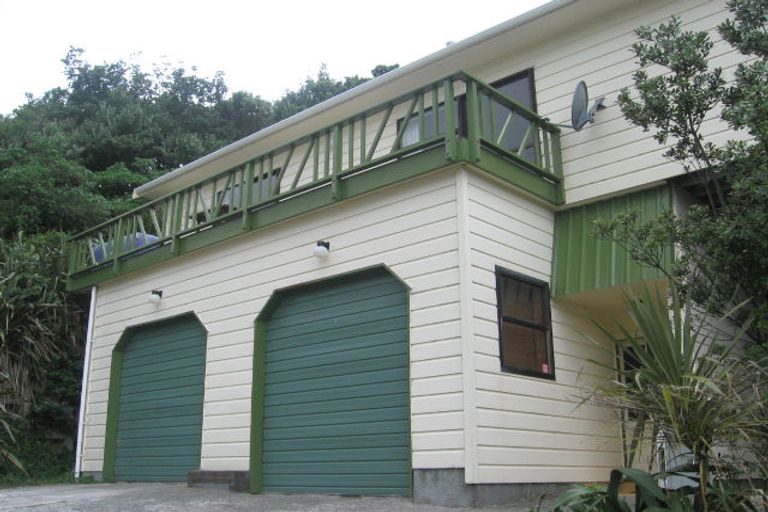 Photo of property in 147 Houghton Bay Road, Houghton Bay, Wellington, 6023