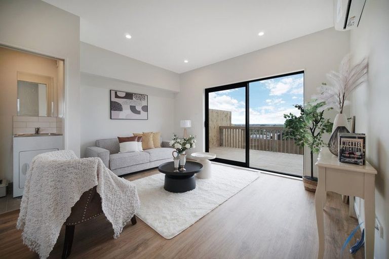 Photo of property in 1 Papauma Place, Papakura, 2110