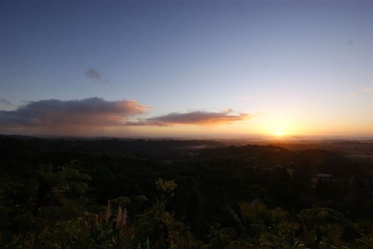 Photo of property in 850 West Coast Road, Waiatarua, Auckland, 0604