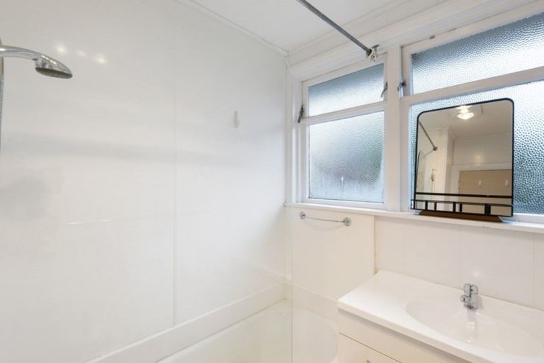 Photo of property in 18 Lambeth Crescent, Northcote, Christchurch, 8052