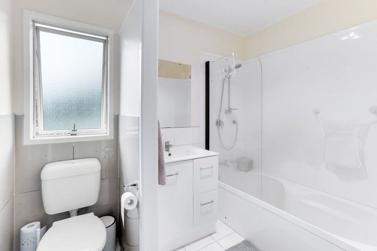 Photo of property in 56 Peverill Crescent, Papatoetoe, Auckland, 2025