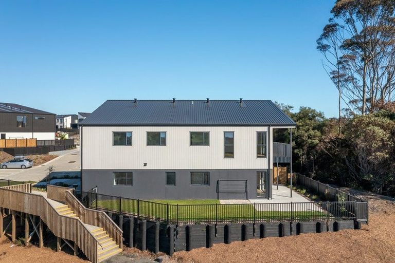 Photo of property in 3/7 Parapara Place, Albany, 0632