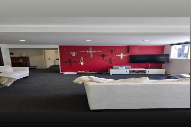 Photo of property in 107 Tiroroa Avenue, Te Atatu South, Auckland, 0610