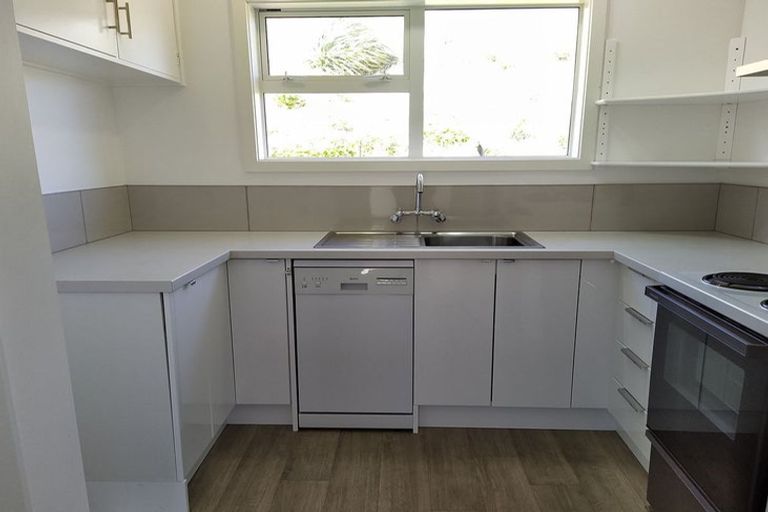 Photo of property in 1/43 Edgecombe Street, Newlands, Wellington, 6037