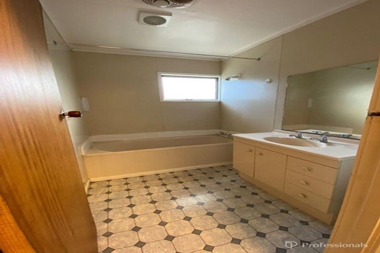Photo of property in 4 Waimahia Avenue, Weymouth, Auckland, 2103