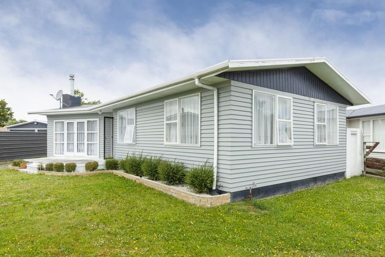 Photo of property in 26 Rhodes Drive, Kelvin Grove, Palmerston North, 4414