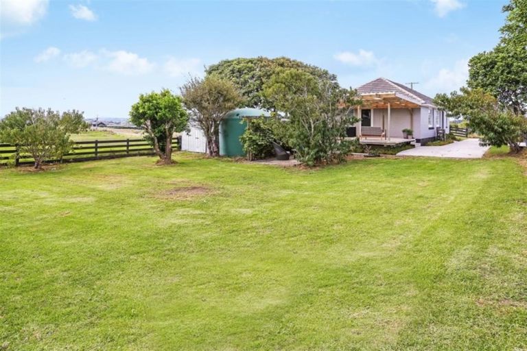 Photo of property in 104 Kaihau Road, Karioitahi, Waiuku, 2683