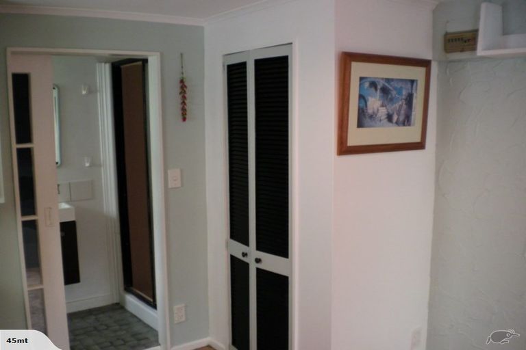 Photo of property in 140 Akaroa Drive, Maupuia, Wellington, 6022