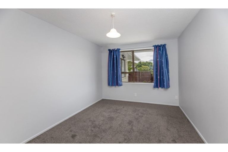 Photo of property in 2/8a Salford Avenue, Redwood, Christchurch, 8051