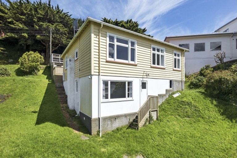 Photo of property in 19 Fettes Crescent, Seatoun, Wellington, 6022