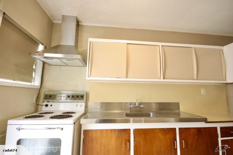 Photo of property in 64a Clayburn Road, Glen Eden, Auckland, 0602