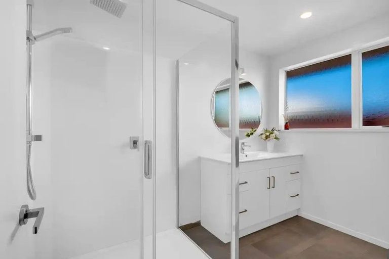 Photo of property in 30b Takaro Avenue, Sockburn, Christchurch, 8042