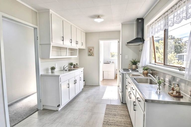 Photo of property in 13 Spinella Drive, Bayview, Auckland, 0629