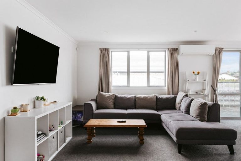 Photo of property in Waterview Estate, 33/4 Greystone Place, Omokoroa, 3114