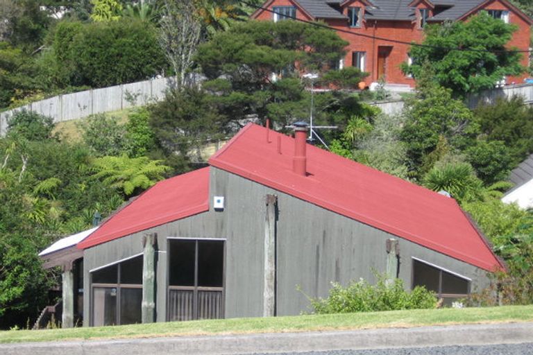 Photo of property in 64 Matipo Road, Mairangi Bay, Auckland, 0630