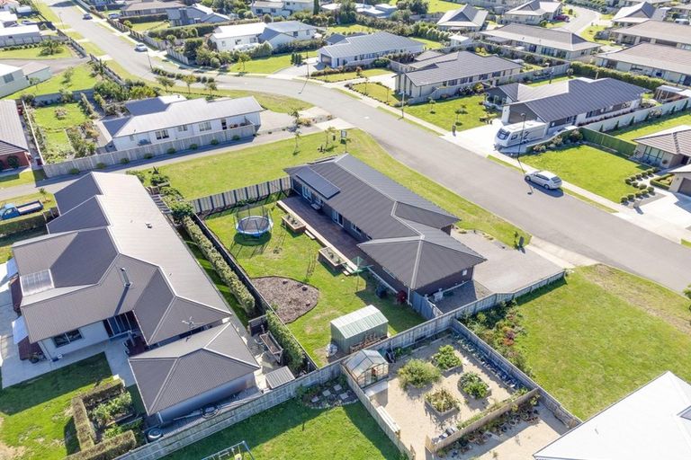 Photo of property in 1 Routhan Way, Carterton, 5713