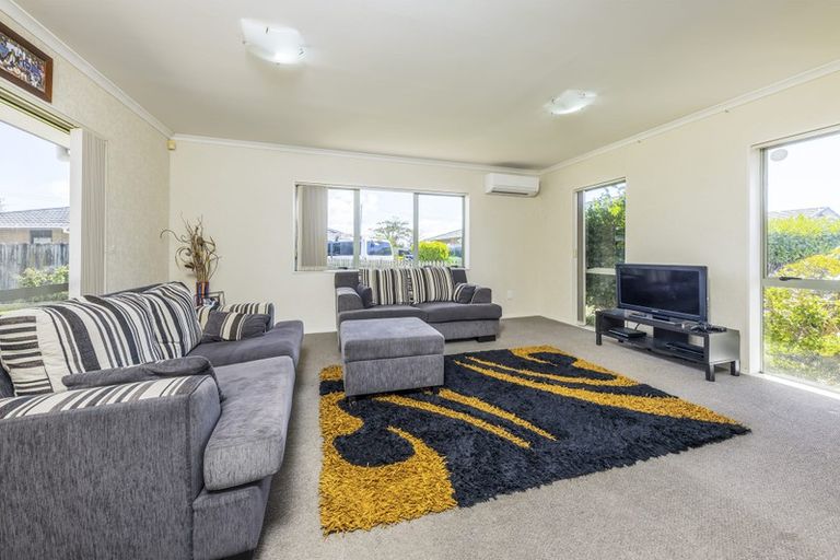Photo of property in 22 Matilda Place, Weymouth, Auckland, 2103