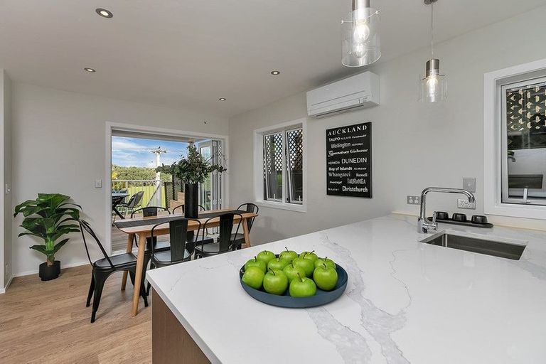 Photo of property in 1/4 Denby Lane, Northcote Point, Auckland, 0627