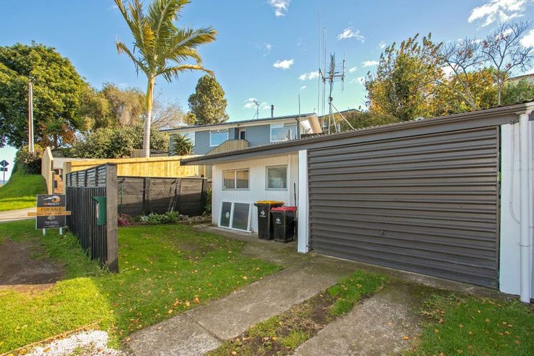 Photo of property in 16 Kingswood Road, Brookfield, Tauranga, 3110