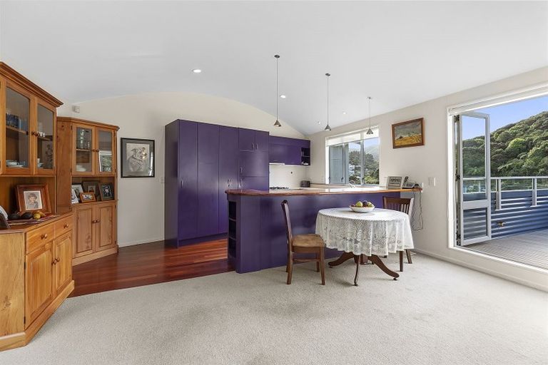 Photo of property in 2 Reserve Road, Plimmerton, Porirua, 5026