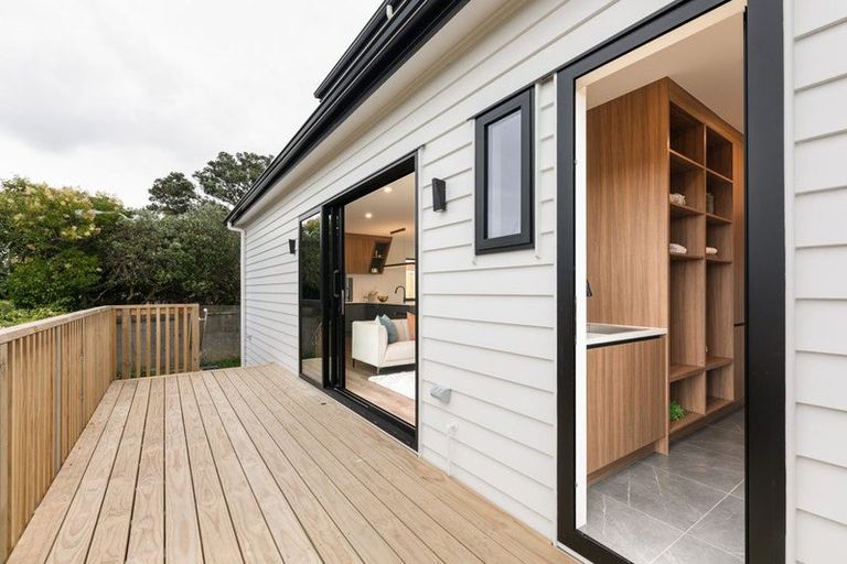 Photo of property in 39c Target Road, Totara Vale, Auckland, 0629