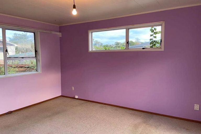 Photo of property in 12 Pankhurst Place, Sunnyvale, Auckland, 0612