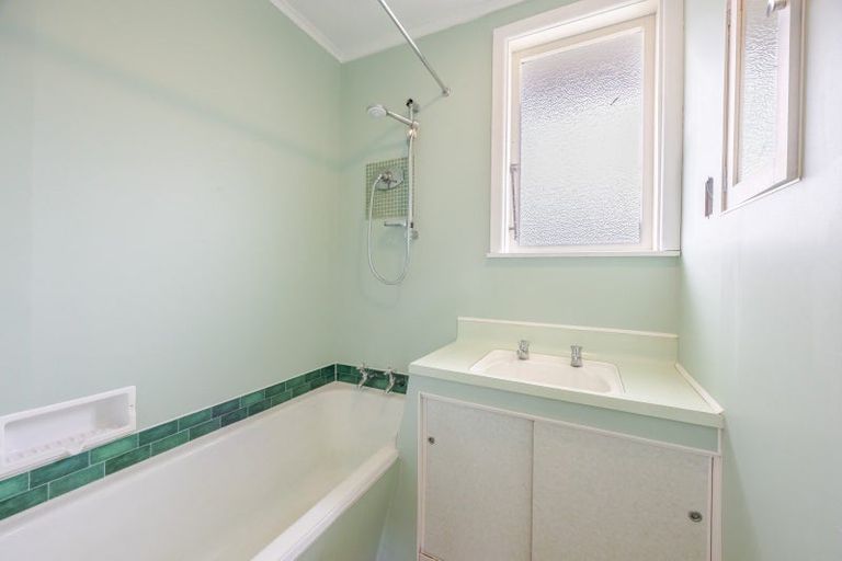 Photo of property in 6 Montgomery Street, Waipukurau, 4200