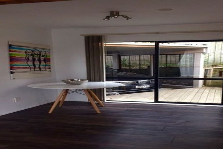 Photo of property in 2/2 Valecrest Place, Bayview, Auckland, 0629
