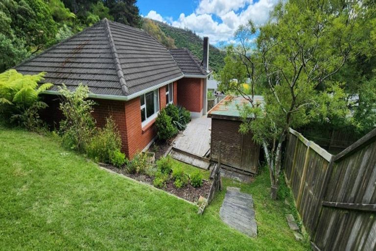 Photo of property in 23 Holmes Grove, Naenae, Lower Hutt, 5011