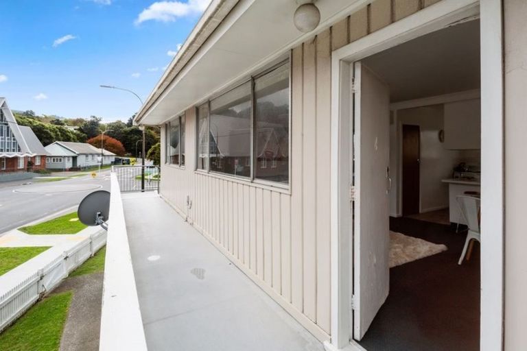 Photo of property in 4/246 Main Road, Tawa, Wellington, 5028