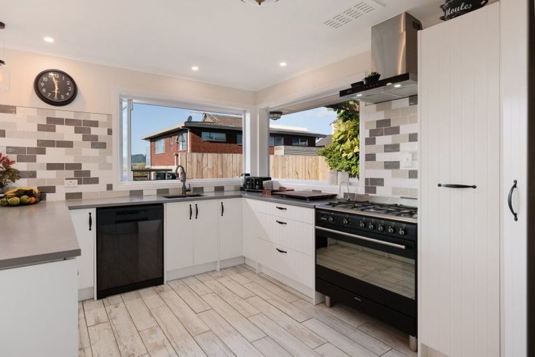 Photo of property in 156 Hinewa Road, Otumoetai, Tauranga, 3110