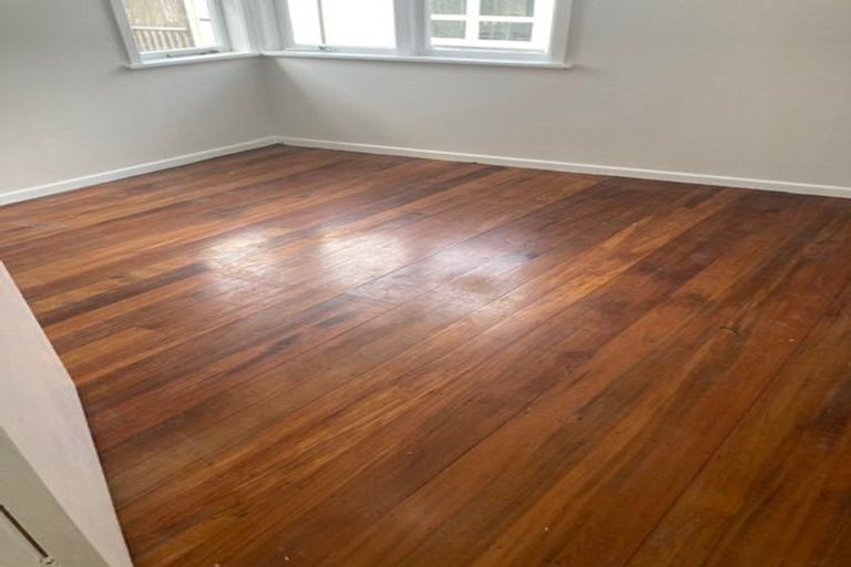 Photo of property in 5 Christina Avenue, Te Atatu South, Auckland, 0602