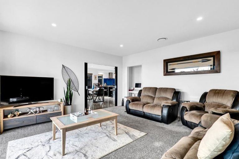 Photo of property in 4 Cessna Lane, Glen Avon, New Plymouth, 4312