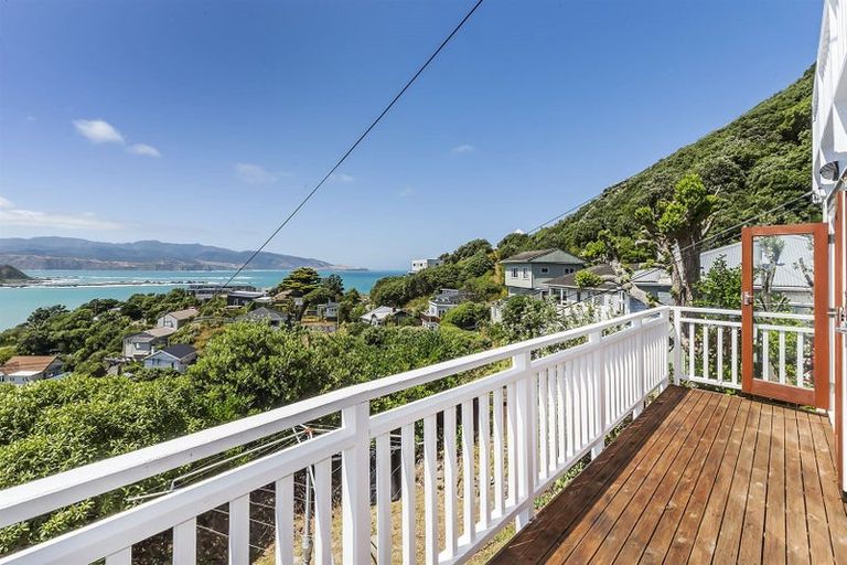 Photo of property in 49 Hungerford Road, Lyall Bay, Wellington, 6022