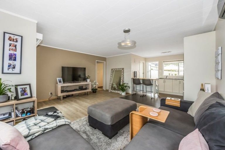 Photo of property in 2/42 Beach Road, Castor Bay, Auckland, 0620